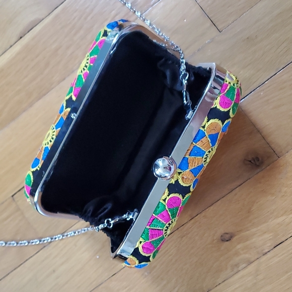 Embroidered Purse - Picture 4 of 5